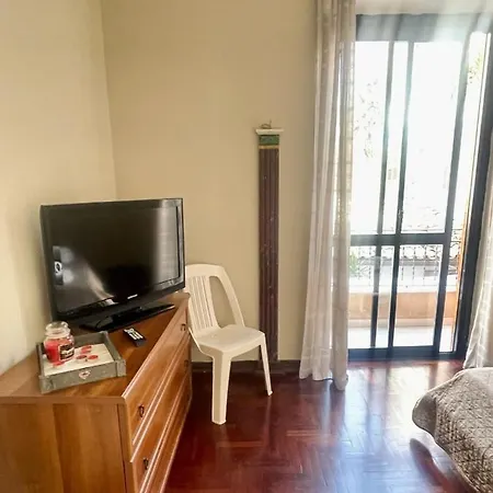 Apartment Dimora Di Maury A Due Passi Dai Trasporti E Da Ballaro Palermo