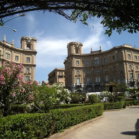 Apartment Dimora Di Maury A Due Passi Dai Trasporti E Da Ballaro Palermo