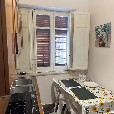 Apartment Dimora Di Maury A Due Passi Dai Trasporti E Da Ballaro Palermo